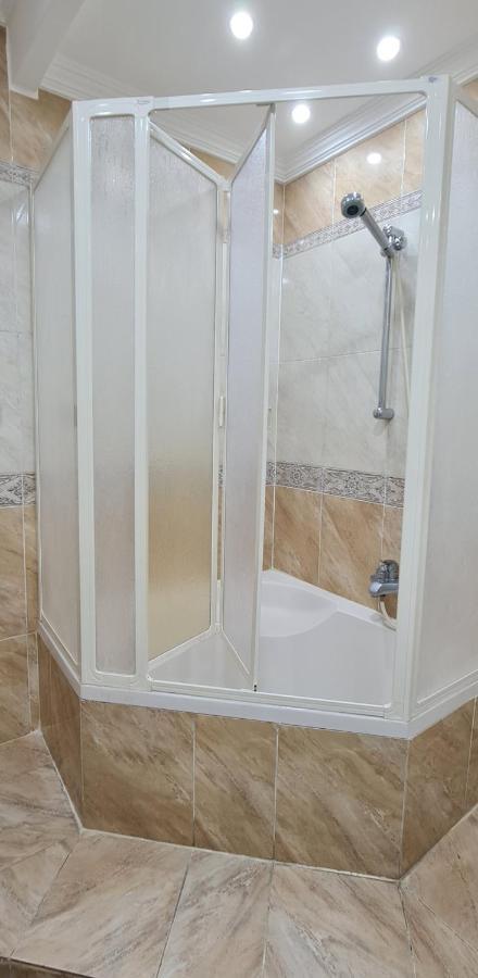 Comfy 3 Bedrooms Apartment In Cairo 96 Екстер'єр фото